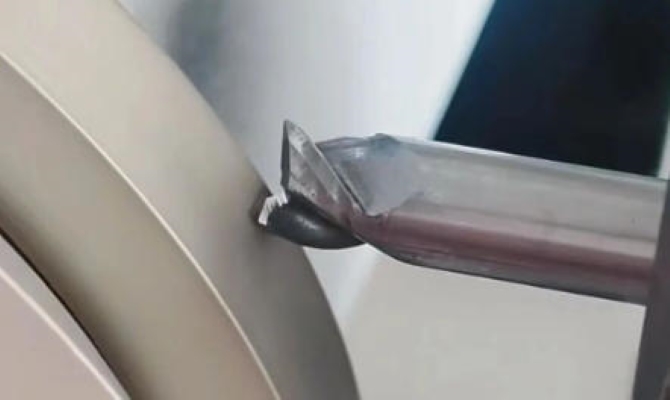 ທ່ານໄດ້ໃຊ້ເຄື່ອງຕັດເສັ້ນກົງອອກຈາກກ່ອງບໍ? ມັນແຕກພາຍໃນເຄິ່ງຊົ່ວໂມງໄດ້ແນວໃດ?